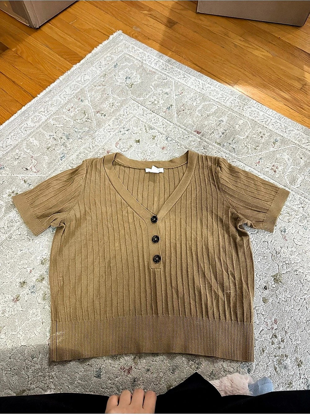 H&M Ribbed V-Neck Sweater Size Medium